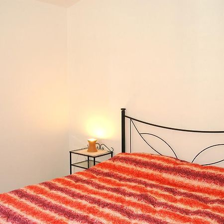 Holiday Homes Stella Marina Сан-Теодоро Номер фото