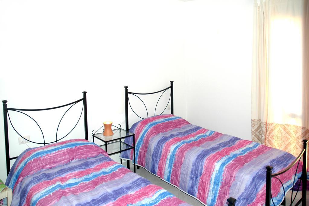 Holiday Homes Stella Marina Сан-Теодоро Номер фото
