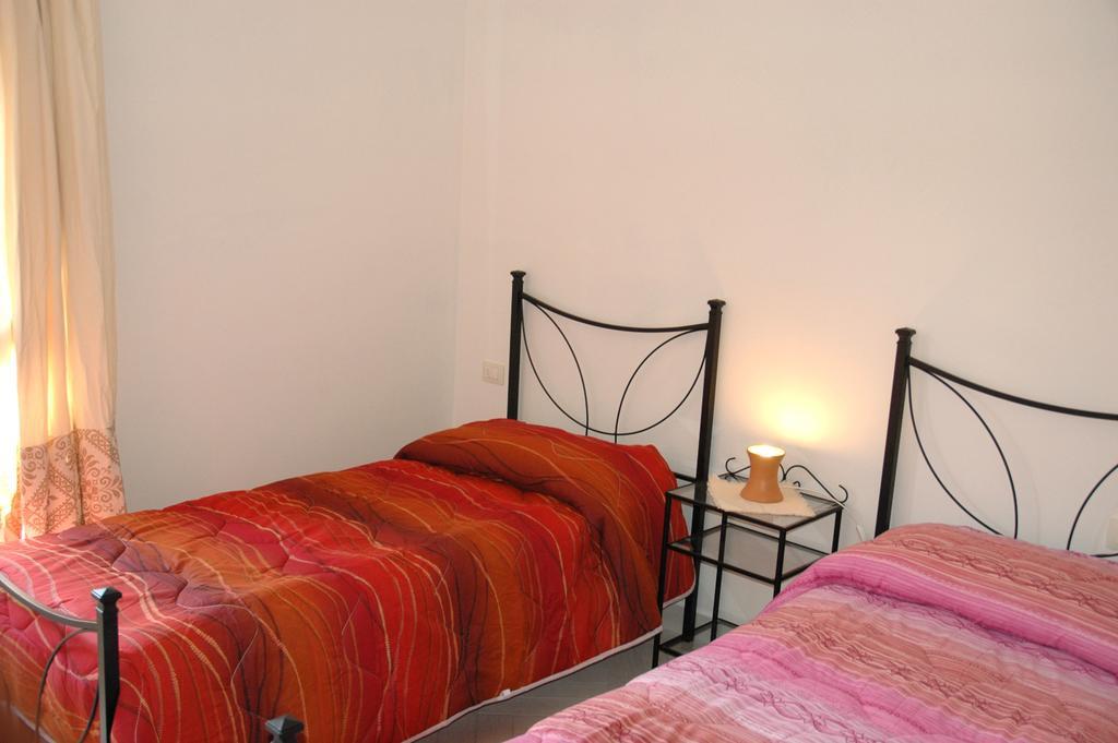 Holiday Homes Stella Marina Сан-Теодоро Номер фото