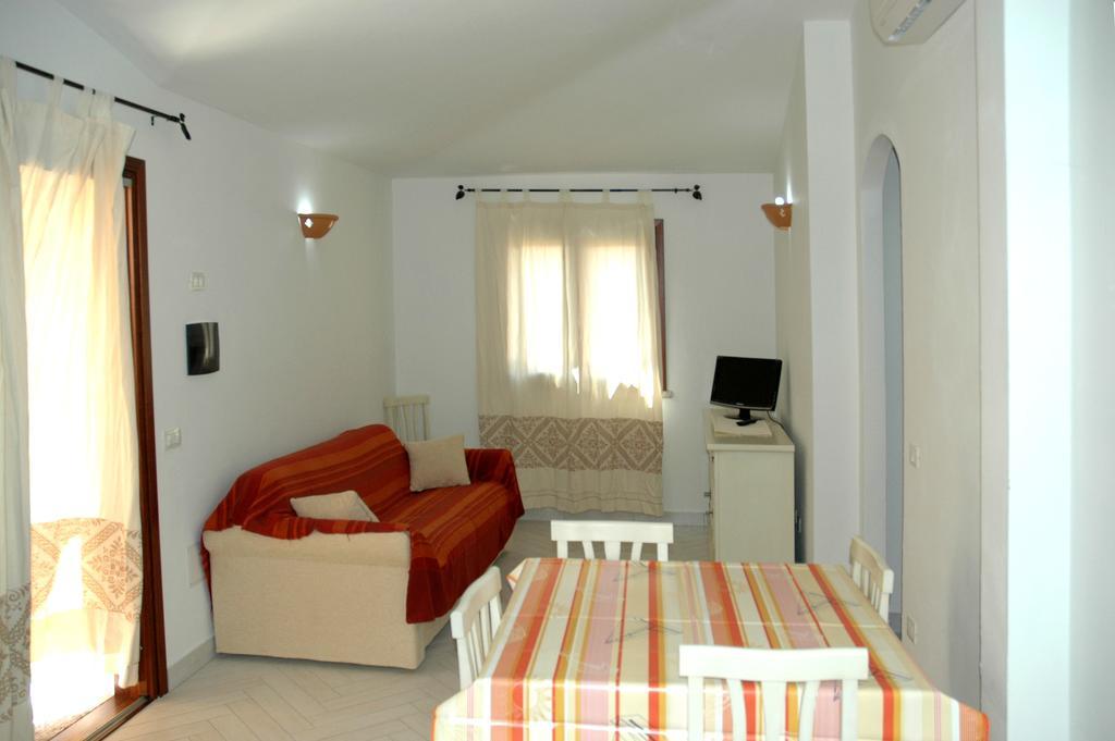 Holiday Homes Stella Marina Сан-Теодоро Номер фото